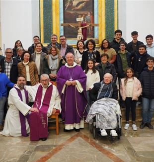 El obispo de Mallorca con la comunidad de CL